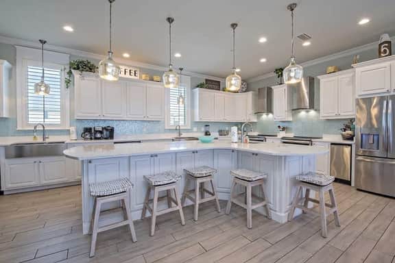 Lemonshello BeachFront, Hot tub, Heated Pool, 8 bedrooms - Image 5